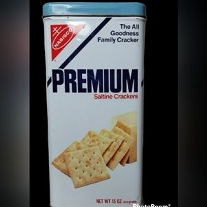 Vintage Nabisco Saltine Crackers Tin With Lid, Good condition, 10 inches